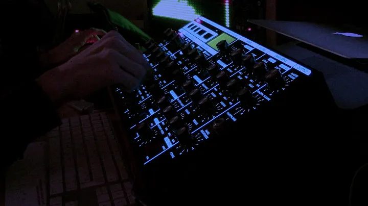 Late night moog voyager drones (Ambient Music)